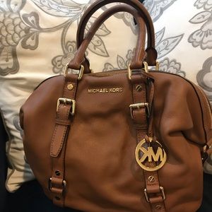 Michael Kors arm bag in a beautiful cognac brown